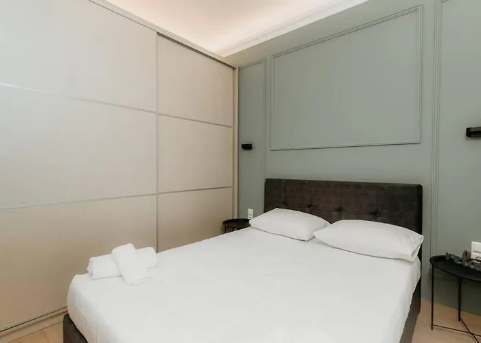 Satus Finem Egnatia's Luxury